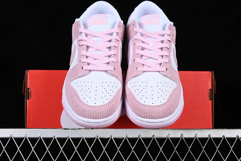 All categories Nk SB Dunk Series Nk SB Dunk Low low-top sneakers Cost-effective version Nk Dunk Low "Pink Corduroy" dirty pink corduroy SB low-top sports and leisure sneakers FN7167-100